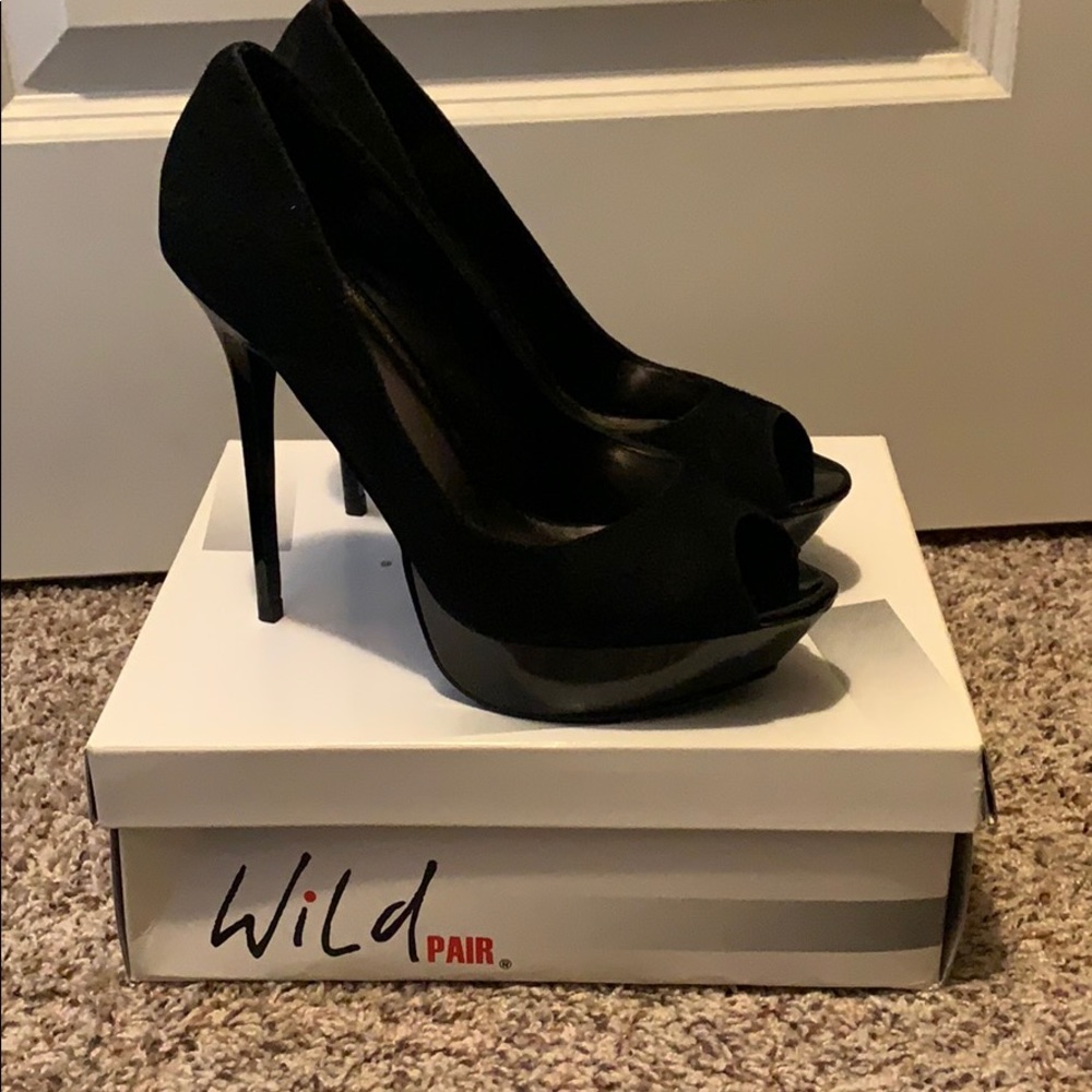 Sexy Black Suede Pumps
